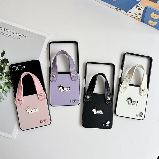 Coque Samsung Galaxy Z Flip 8 Teckel avec Poignée Effet Cuir