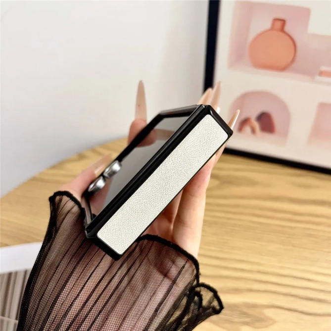 Coque Samsung Galaxy Z Flip 8 Effet Cuir avec Support Invisible