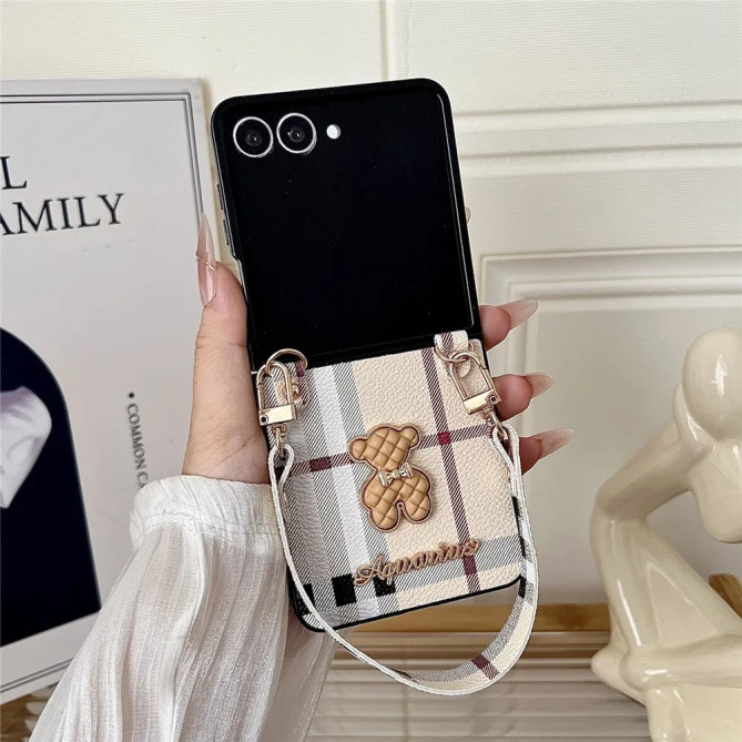 Coque Samsung Galaxy Z Flip 8 Carreaux Vintage Ourson avec Dragonne