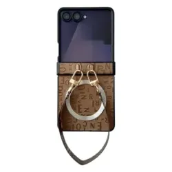 Coque Samsung Galaxy Z Flip 8 Motif Lettres avec Dragonne Magnétique - Couleurs: Marron
