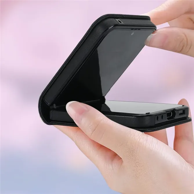 Coque Samsung Galaxy Z Flip 8 Matelassée avec Dragonne et Bandoulière - Couleurs: Noir