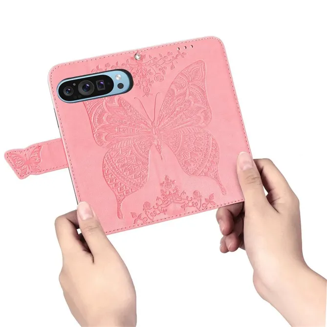 Housse Google Pixel 11 / 11 Pro papillon embossé avec dragonne