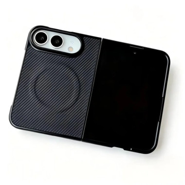 iPhone Fold : coque magnétique fine à texture carbone antidérapante