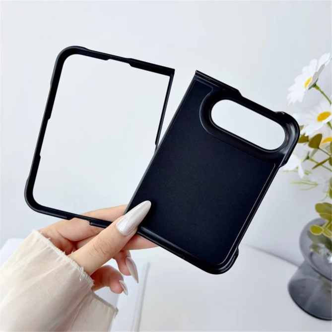 iPhone Fold : coque magnétique fine à texture carbone antidérapante