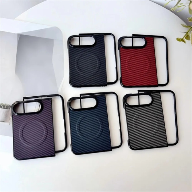 iPhone Fold : coque magnétique fine à texture carbone antidérapante