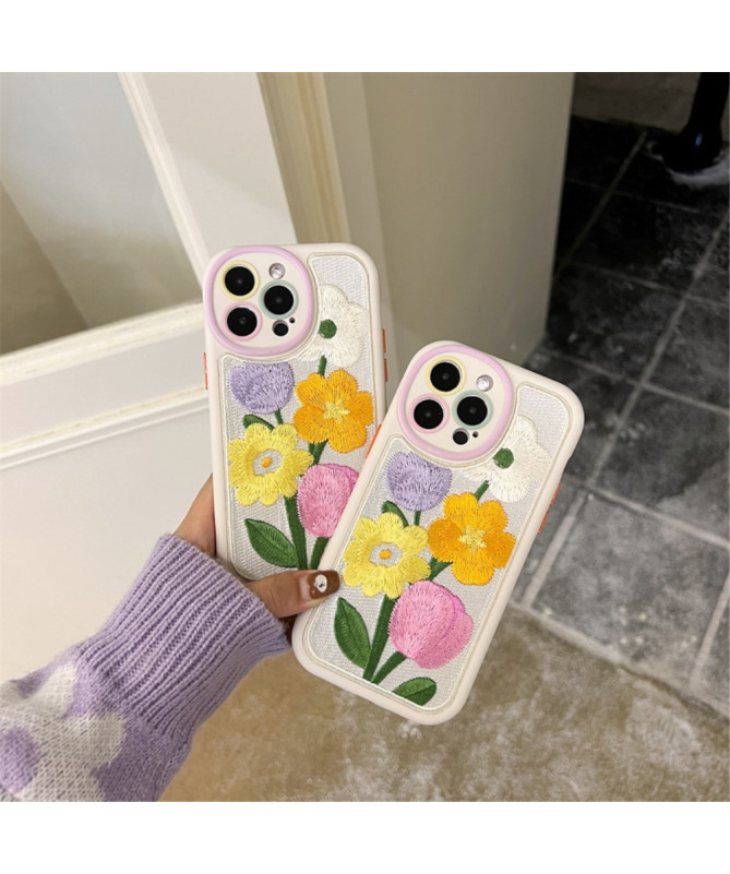 Coque iPhone 14 Pro Max Bouquet Brodé