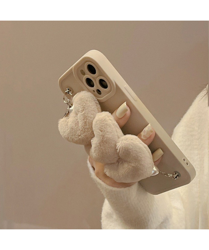 Coque iPhone 15 Pro Fluffy Heart avec Bracelet Douillet